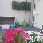 Privatise Avec Terrasse Dans Maison De Charme Angevine Angers