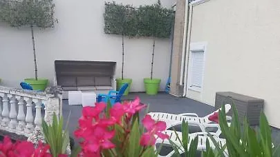 Privatise Avec Terrasse Dans Maison De Charme Angevine Angers