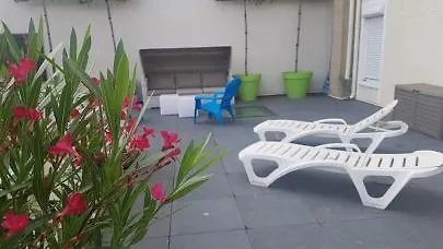 Проживание в семье Privatise Avec Terrasse Dans Maison De Charme Angevine Анже