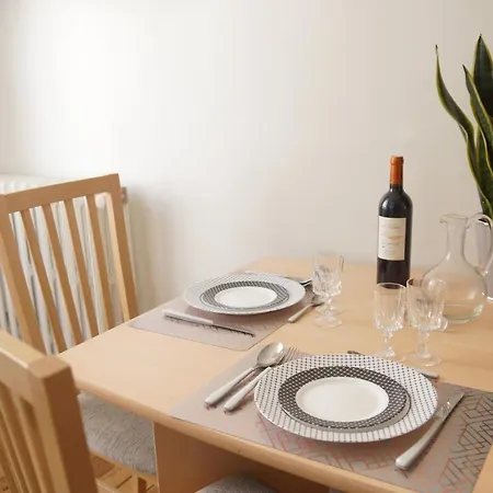 Privatise Avec Terrasse Dans Maison De Charme Angevine *