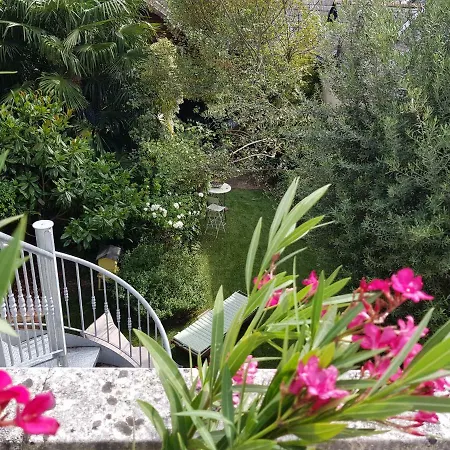 Privatise Avec Terrasse Dans Maison De Charme Angevine